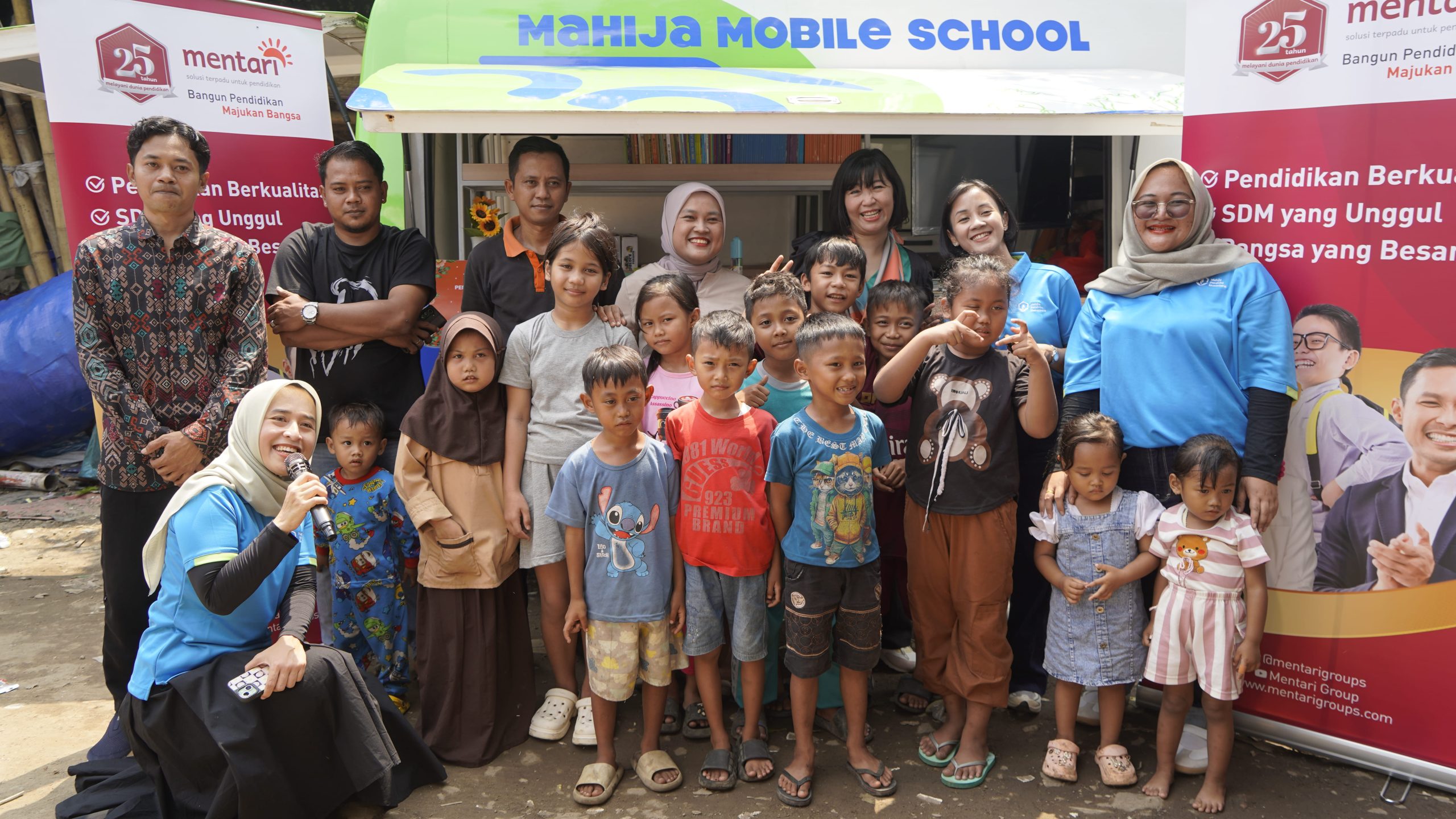 Kolaborasi Mahija dan Mentari Group, Donasikan 2.613 Buku ke Tujuh Lokasi Komunitas Pekerja Sampah 63 Yayasan Mahija parahita nusantara